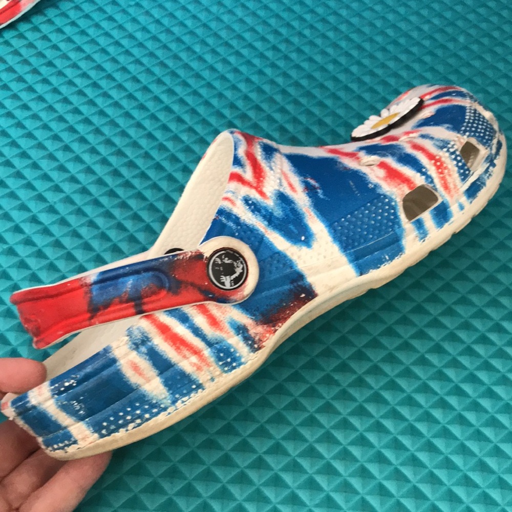 CROCS Unisex American Flag Colors Tie Dye Slip On Classic Clogs | 7M - 9W - Picture 7 of 11